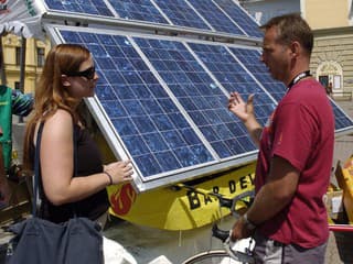 Žiar nad Hronom investoval do nového solárneho osvetlenia atletického oválu pri základnej škole