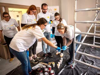 Dobrovoľníci z PPG pomohli pri vytváraní novej terapeutickej zóny v Centre sociálnych služieb Likava