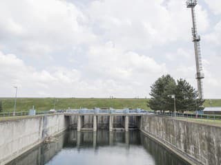 Kompu medzi Vojkou nad Dunajom a Kyselicou už prevádzkuje Slovenský vodohospodársky podnik