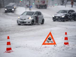 Vodiči, POZOR! Správa ciest upozorňuje na zľadovatený sneh na cestách