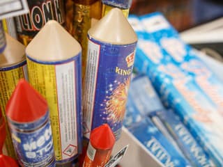 V Bratislave explodovala pyrotechnika: 14-ročný chlapec utrpel vážne zranenia, polícia varuje