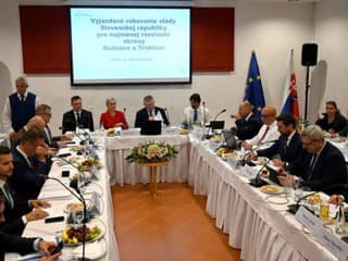 Vláda získala päť dní času, aby našla riešenie pre ceny palív, povedal publicista Hrabko