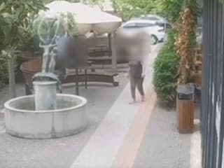 Muž v Bratislave poškodil fontánu za 37 000 eur a vulgárne nadával v predajni – polícia ho obvinila