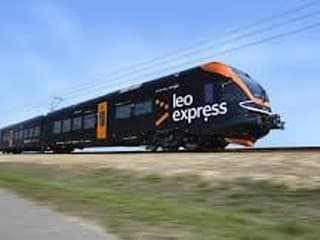 Aktuálne: Na priecestí Nová Stráž sa zrazil vlak s autom, doprava bola na čas prerušená