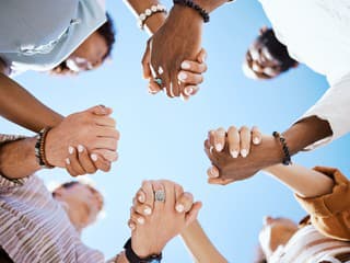 Vítkovce chystajú rekord: 736-metrový textilný pás spojí rómsku a majoritnú komunitu