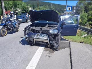 Ťažká nehoda v Svrčinovci: Päť zranených vrátane dvoch detí, zasahovali hasiči aj záchranári