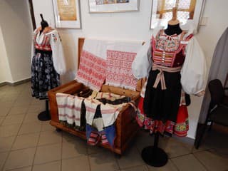V Bystrej otvorili unikátnu expozíciu: Tradičná drevenica priblíži kroje a príbehy Horehronia