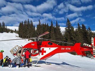 OBROVSKÁ TRAGÉDIA na horách: Vyslali aj vrtuľník, mladý lyžiar prehral boj o zivot
