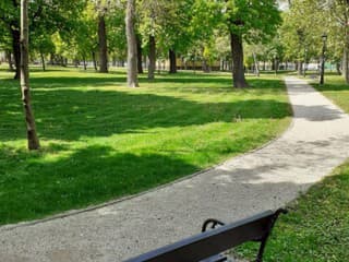 Na sídlisku Záhonok medzi bytovkami a hrádzou priehrady vznikne park