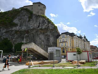 Kamene zmiznutých sa po rekonštrukcii pešej zóny v Trenčíne vrátili na svoje miesto