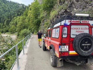 Dráma na Dunajci: Záchranári pomáhali turistom po prevrátení kajakov FOTO