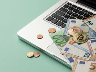 Podvodné video pripravilo ženu z Bratislavy o viac ako 21-tisíc eur, polícia varuje