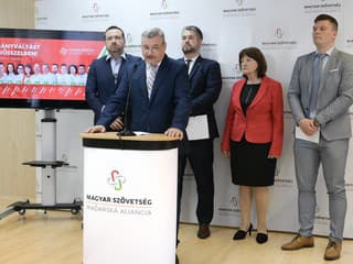 Maďarská aliancia chce ísť do volieb samostatne: Rokuje však aj s opozíciou