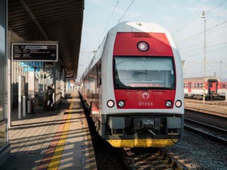 ZSSK vyzýva na slušné správanie a bezpečnosť vo vlakoch počas silvestrovských ciest