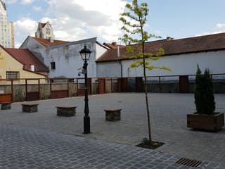 Lučenec spúšťa veľkú obnovu Tuhárskeho námestia: Pribudnú ihriská, amfiteáter aj fontána