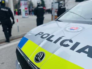 Dráma na zastávke MHD v Bratislave: Neznámy muž napadol seniorov, polícia hľadá svedkov útoku VIDEO