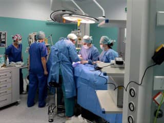 Prevratný úspech lekárov v NÚSCH: Prvá implantácia novej srdcovej chlopne na Slovensku zachránila pacientku