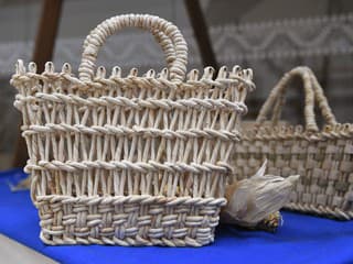 Vo Vrbovciach ocenili košikárske tradície: Zber vŕbového prútia a úspech v súťaži dedín