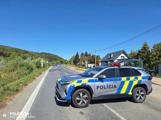 Vážna nehoda v Haniske pri Prešove: Cesta úplne uzavretá, cyklistku previezli do nemocnice