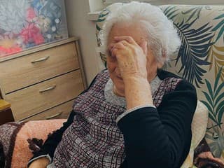 Seniorku z Zlatých Moraviec chceli oklamať pri nevyžiadanej oprave strechy – zasiahla polícia