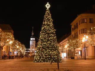 Dunajská Streda podpísala zmluvu na dodávku a montáž vianočného osvetlenia