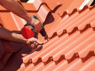 Komárno muselo zatvoriť termálny bazén: Pre zlý stav začali veľkú rekonštrukciu strechy