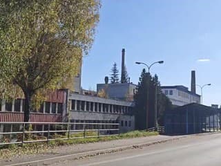 Polícia stále vyšetruje zásah v chemickom závode v Hnúšti: Nebezpečné látky sú pod drobnohľadom