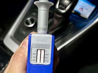 Polícia v Komárne odhalila troch vodičov pod vplyvom drog – dvaja pozitívni na metamfetamín