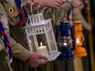 Betlehemské svetlo putuje z Prešova až do Užhorodu: Slovenskí a ukrajinskí skauti spojili sily na hranici