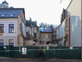Majiteľ v Trenčíne zbúral kultúrnu pamiatku: Musí ju postaviť nanovo, hrozí mu pokuta