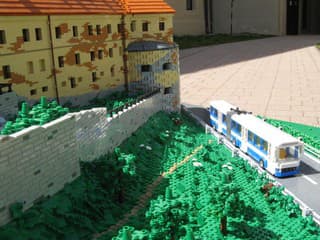 Obľúbené lego série, unikátne modely aj interaktívna zóna: Výstava v Novej Bani láka rodiny