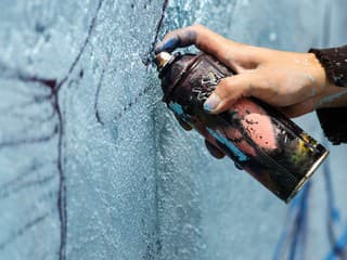 Staré Mesto v Bratislave ponúka dotácie na odstránenie grafitov z historických budov: Žiadosti prijímajú do konca februára