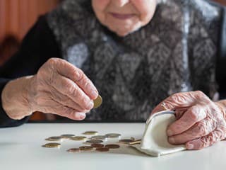 SNS chce garantovať seniorom od 85 rokov minimálny dôchodok 708 eur