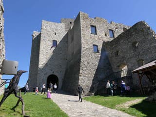 Sezóna na hrade Strečno začína už 1. apríla: Čakajú vás nové zážitky aj tradičné podujatia