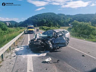 AKTUÁLNE Tragická nehoda: Po čelnej zrážke s kamiónom hlásia obeť, cesta je uzavretá
