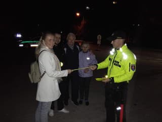 Polícia upozorňuje: Na jar rastie riziko nehôd, reflexné prvky môžu zachrániť život