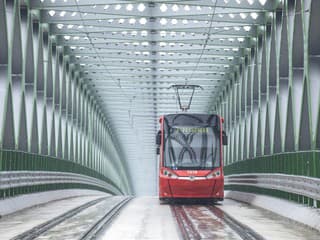 Bratislava dokončuje prístrešky pri novej električkovej trati v Petržalke, hotovo má byť vo februári