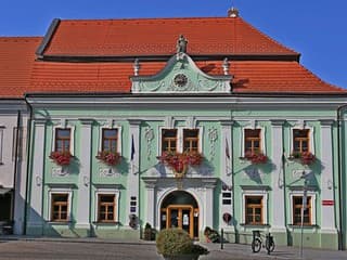 V Skalici ocenili výnimočné osobnosti a predstavili unikátnu známku s vôňou trdelníka