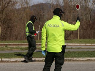 Policajná hliadka zastavila vozidlo pre nefunkčné osvetlenie: Nakoniec zistili, že vodič jazdil pod vplyvom drog