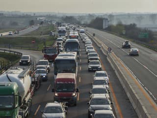 Doprava na D1 pri Bratislave je aj po uzávere plynulá, polícia prijala opatrenia