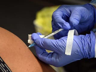 Veľká novinka: Farmaceuti sa začnú pripravovať na očkovanie v lekárňach už v lete