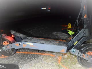 Opitý kolobežkár spadol a utrpel vážne zranenia