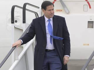 Americký minister Marco Rubio priletel do Bratislavy: Privítal ho Juraj Blanár