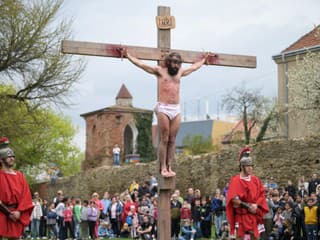 Veľký piatok na Slovensku: Kresťania si pripomínajú utrpenie a smrť Ježiša Krista, platí prísny pôst