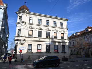 Rekonštrukcia Verejnej knižnice Michala Rešetku v Trenčíne finišuje: Otvorenie už na jeseň