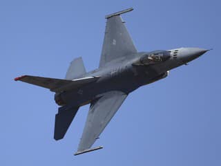 Na vojenské letisko v Kuchyni dorazili ďalšie tri nové stíhačky F-16, Slovensko má už desať