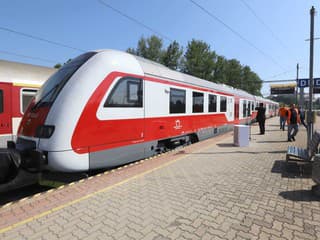 ZSSK upozorňuje: 15. septembra budú vlaky jazdiť ako v bežný pracovný deň