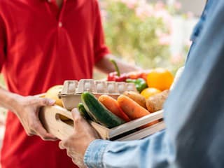 Trnavská charita vlani rozviezla stovky ton potravín a drogérie ľuďom v núdzi