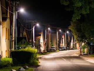 Komárno znižuje účty za energiu: Modernizácia osvetlenia prináša úspory a ekologickú revolúciu