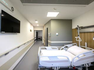 Nové čísla z nemocníc: Hospitalizácií na Slovensku mierne ubudlo, najviac trápia srdce a nádory